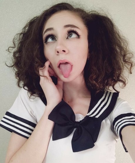 lesbian kissing onlyfans free naked image