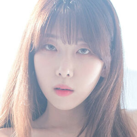 Shaany model hot photos