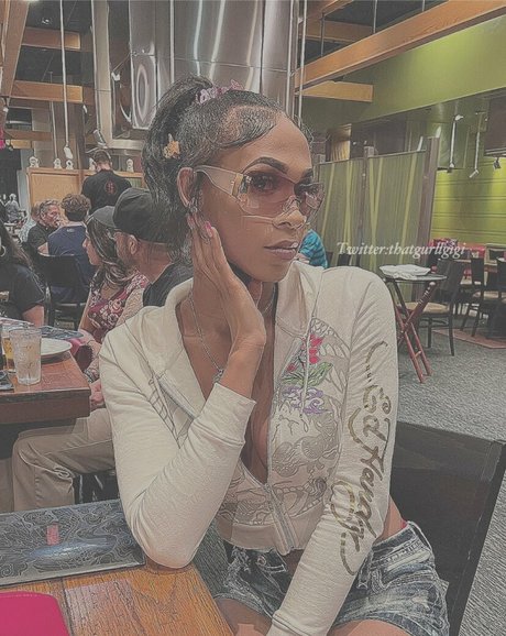 Giginatureee art star archive