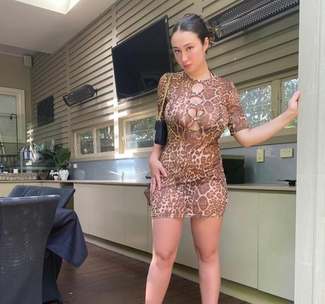 Issy H nudes model photo