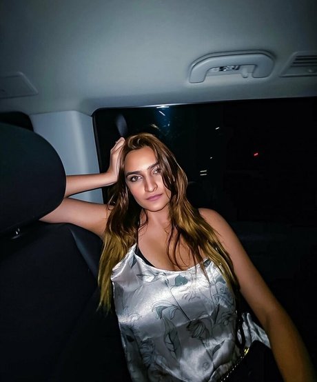 Sonali Malhotra high quality actress pics