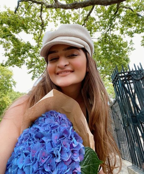 Sonali Malhotra star top gallery