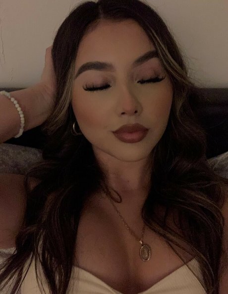 Gisselle Next Door free pornstar pics