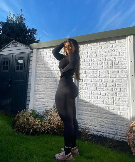 carolinehobday pretty actress archive