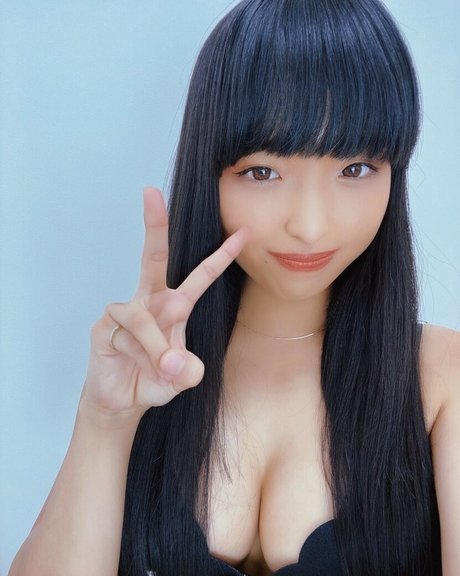 Azusa Igarashi model hot pics