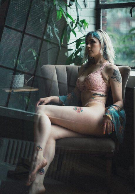 Rosemoontv naked model gallery