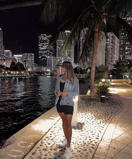 Leslie Sanchez pretty pornstar images