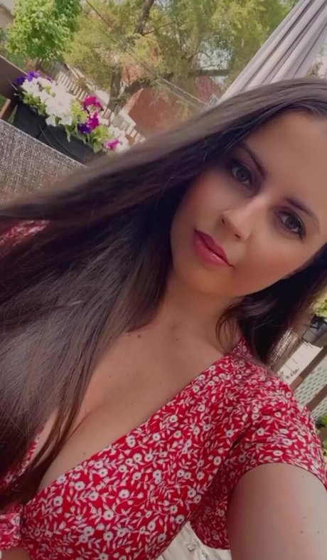 busty mom onlyfans hot nude photo