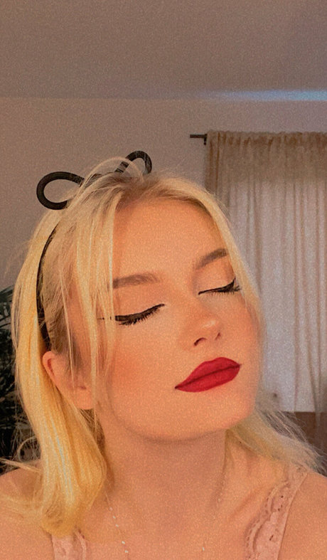 rebecccamua nude model pics