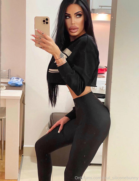 real siliconebunny model erotic photos