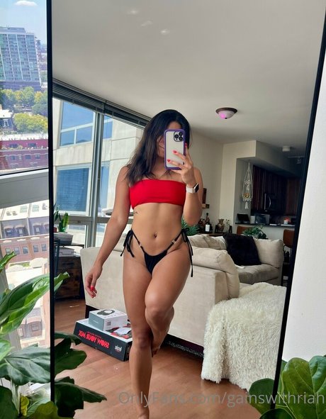 gainswithriah erotic star image