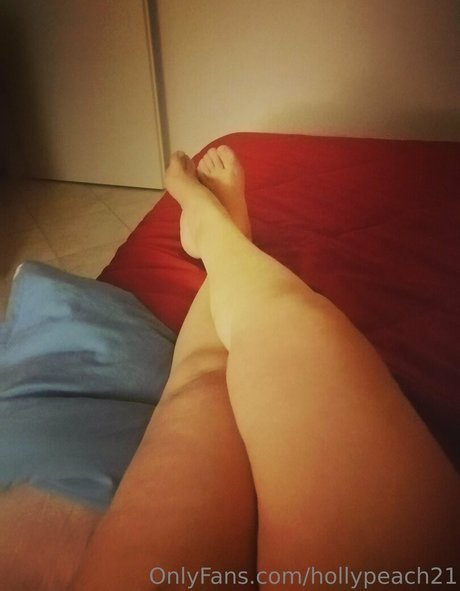 hollypeach21 nude actress image