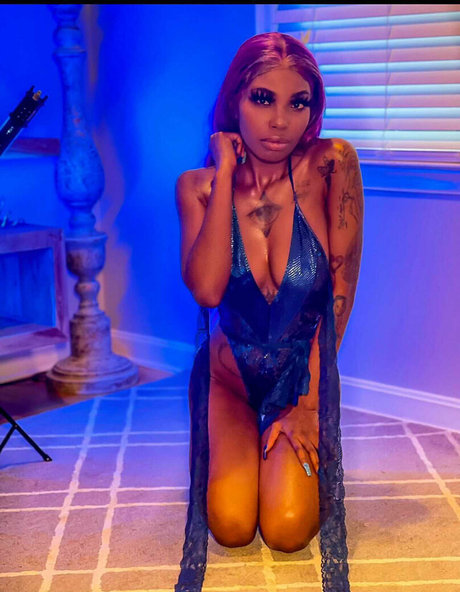 niiathefreak high quality pornstar image