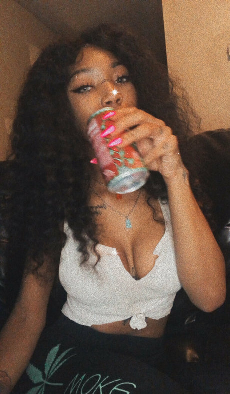 female onlyfans hot nude images