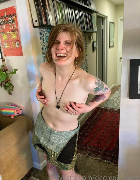 Decrepit plant nude star img