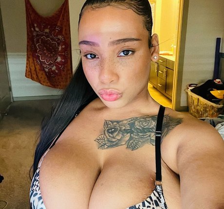 raynellemariah beautiful actress pic