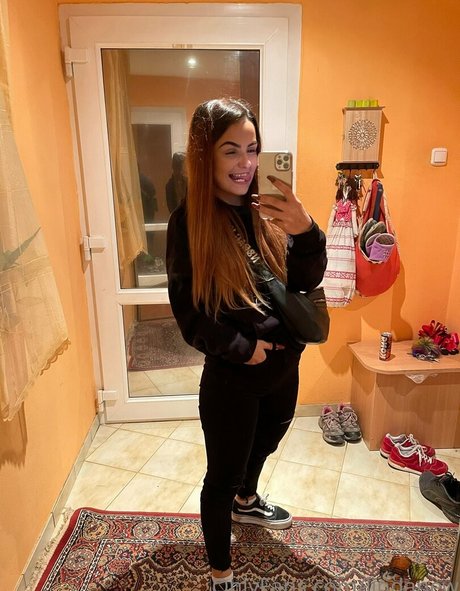 lindanew nudes star pics