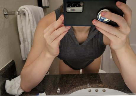 ariharlow model image