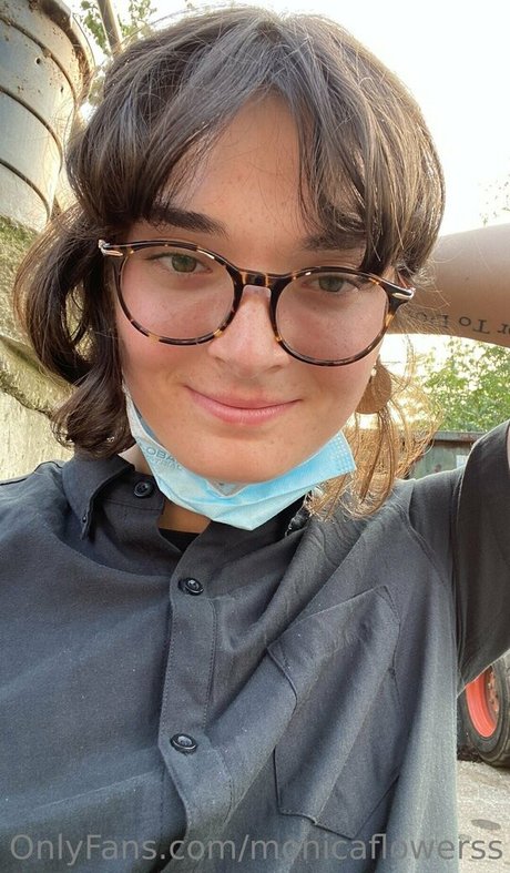 monicaflowerss sex star photo