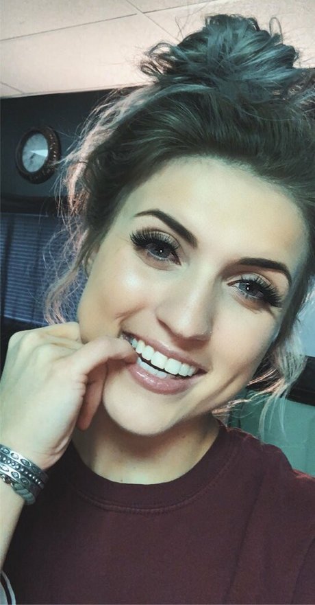 Nicholemhoward sexy model gallery