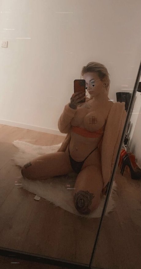 kayleywoutersfree nudes star img