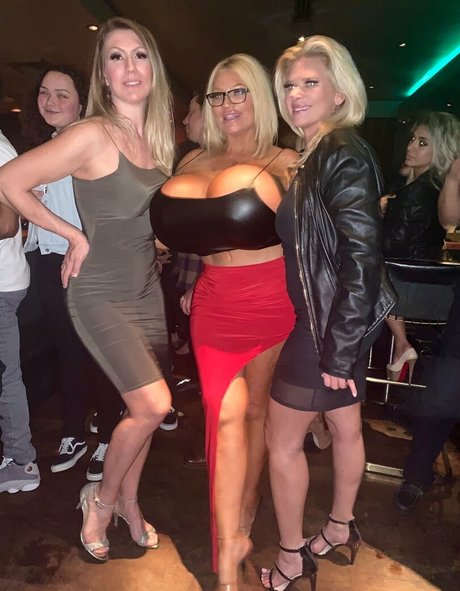 allegracolesworld model nude images