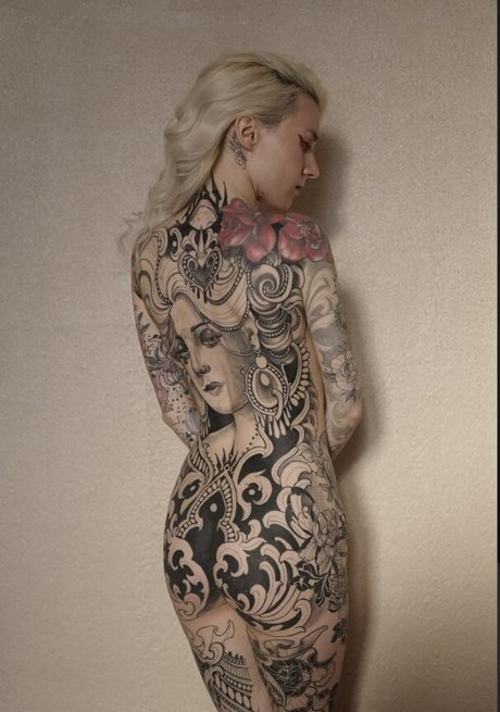 inkedlolita pornographic model pic
