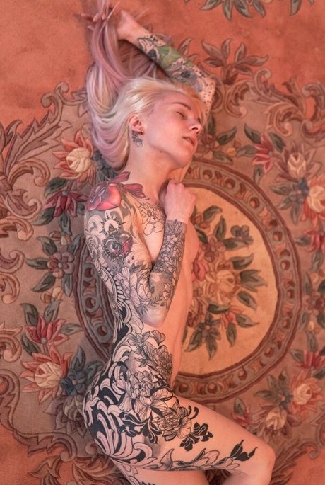 inkedlolita sex model pic