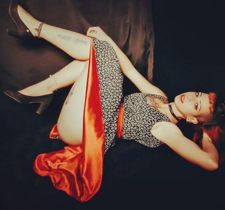 Emypunk96 sexy model image