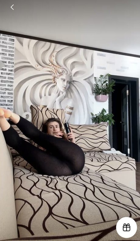 Angel Mari art model photos