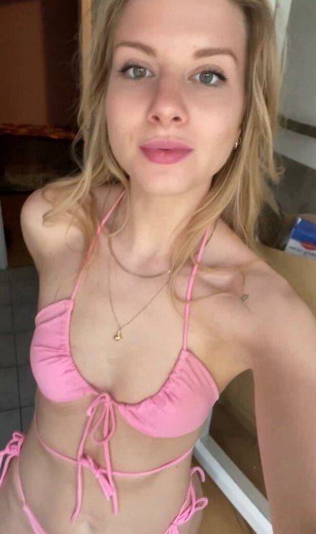 Irawhatsmyname24 pornographic model pictures