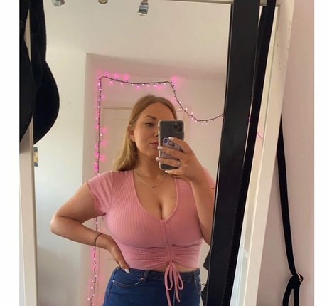 Lucy Whittingham high quality star image