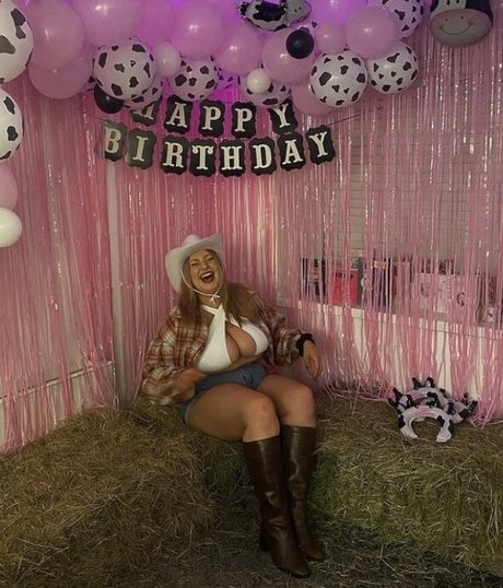 Lucy Whittingham sexy model pictures