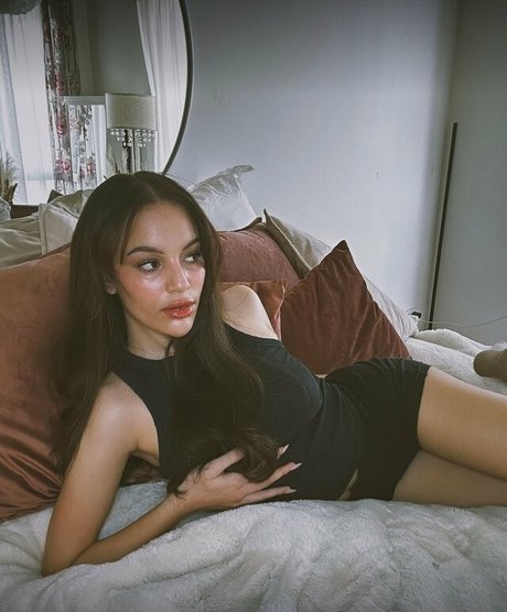 Charletta ASMR beautiful actress pictures