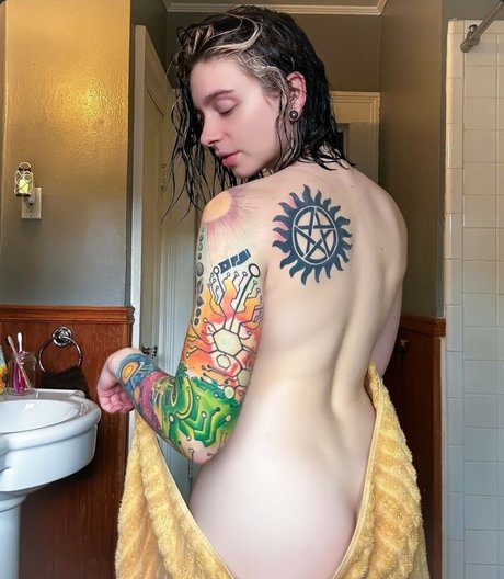 18 free onlyfans pretty picture