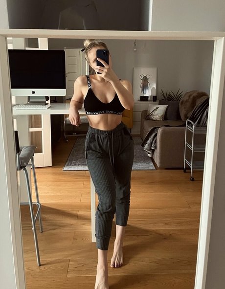 freeparrot pornstar adult images