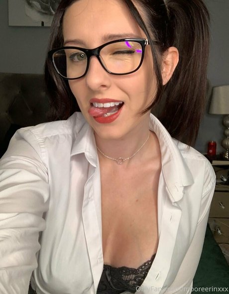 mooreerinxxx pornographic model picture