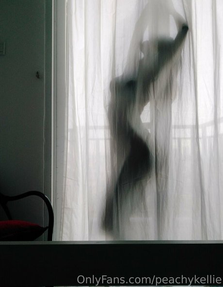 peachykellie nice actress pics