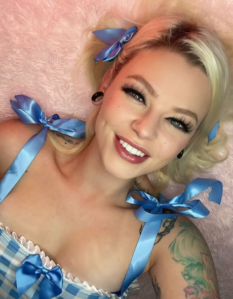 qveennokia model porn picture