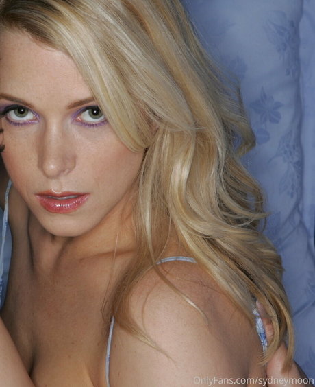 sydneymoon xxx model galleries