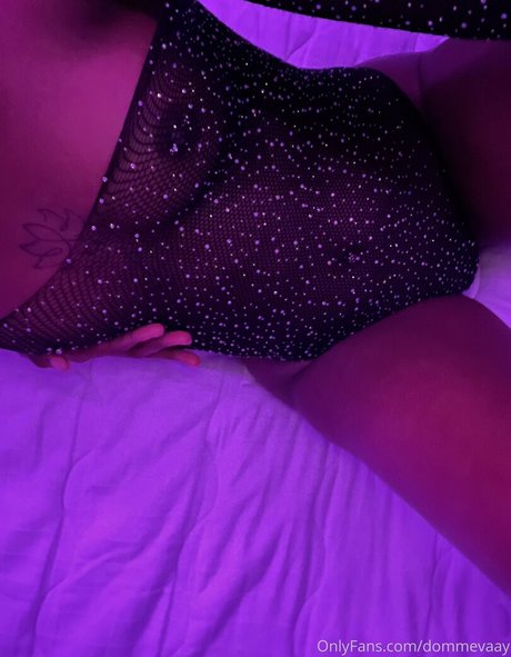 dommevaay erotic star image