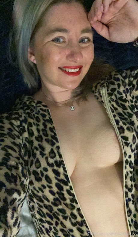 skarlett ivy hot model pic