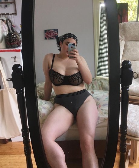 Alida Roos star nudes gallery