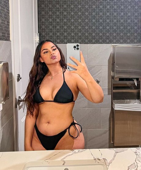 _isabelxx pornstar nude img