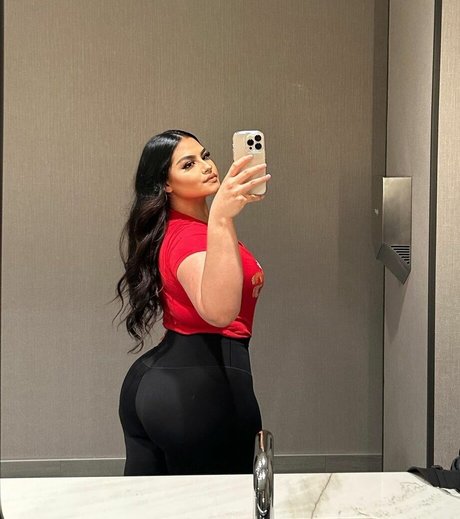 _isabelxx pornographic model photos