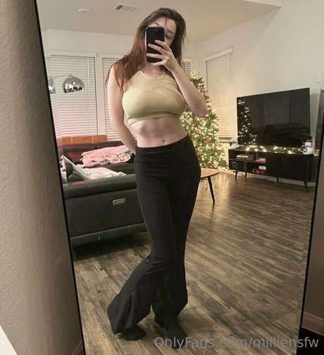 EmiliaNSFW sex star pics