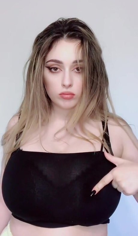 Sarah White star exclusive gallery