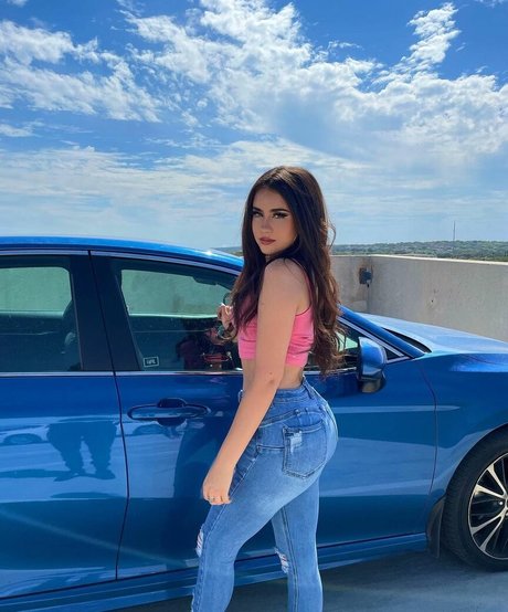 Sarah Urby star erotic image