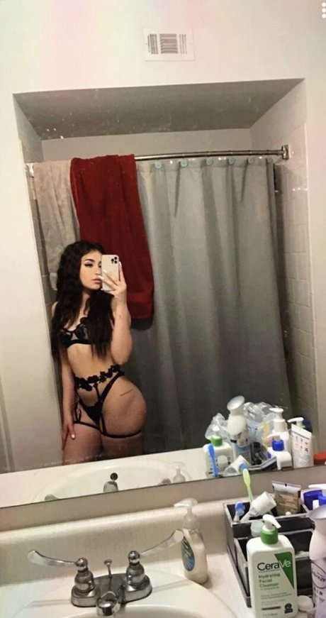 Sarah Urby naked actress gallery