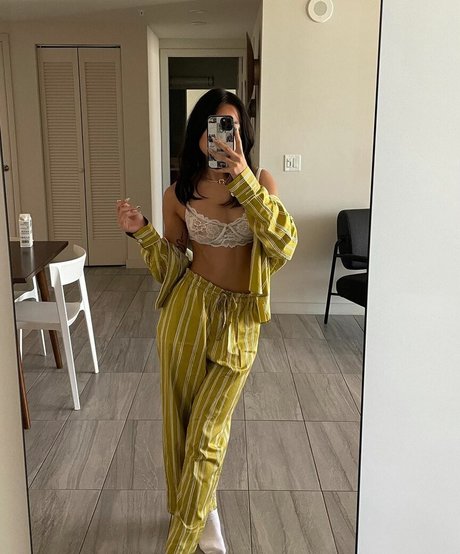 brunette milf onlyfans top pics